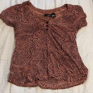 mixit top with little chocolate colored buttons Medium